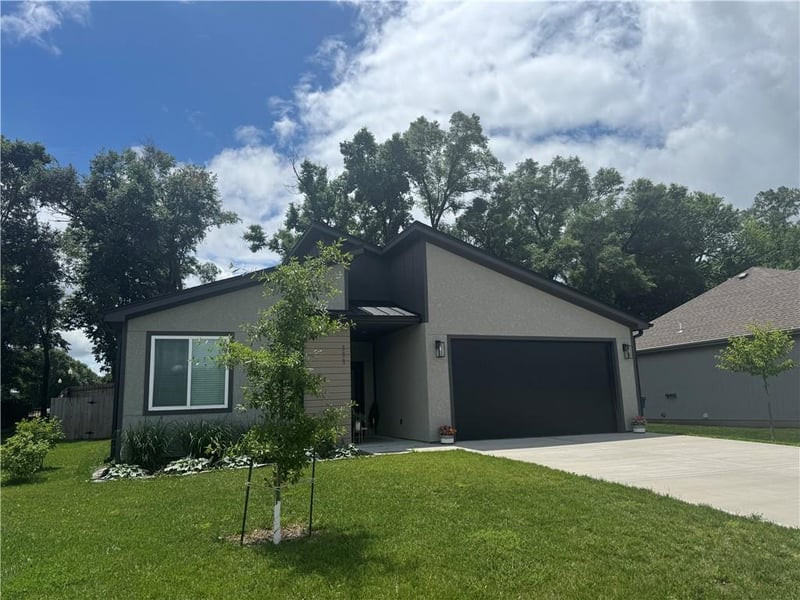 111 16th Ter, Eudora, KS 66025