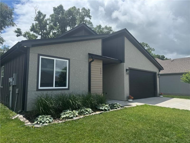 111 16th Ter, Eudora, KS 66025