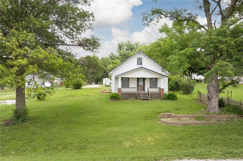 807 Grand Dd Hw, Faucett, MO 64448