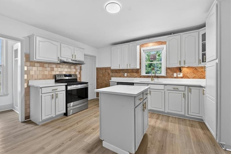 1821 Sterling Ave, Independence, MO 64052