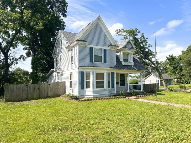 401 Mcpherson St, Knob Noster, MO 65336