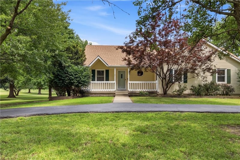 12306 Brookfield Dr, Peculiar, MO 64078