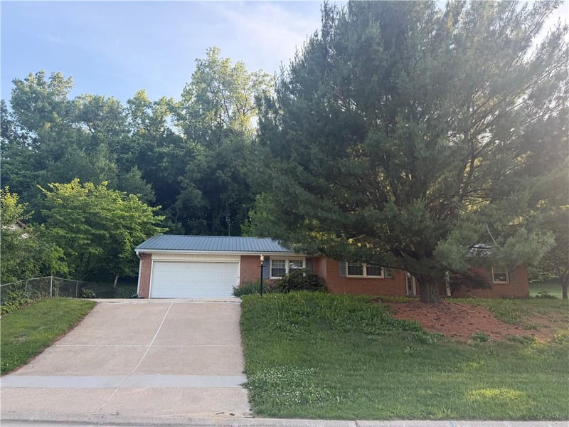 3104 Hampton Rd, St Joseph, MO 64505
