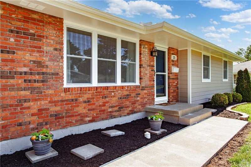 121 Moore St, Blue Springs, MO 64014