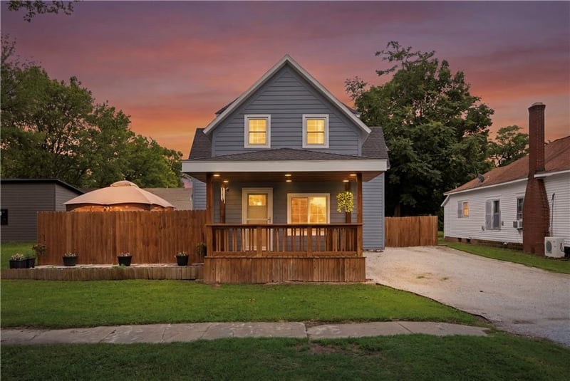 226 8th St, Fredonia, KS 66736