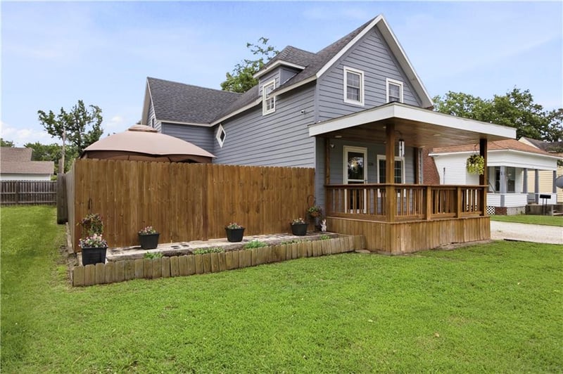226 8th St, Fredonia, KS 66736