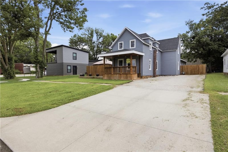 226 8th St, Fredonia, KS 66736