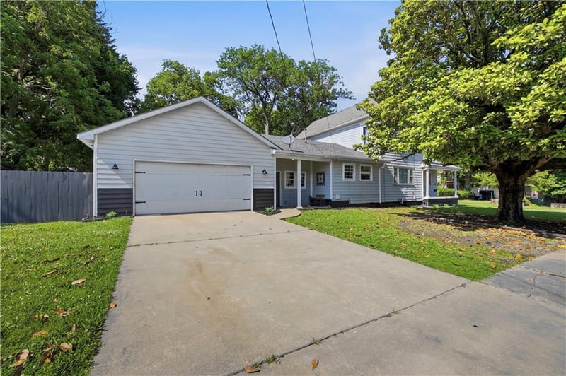 603 7th St, Neodesha, KS 66757