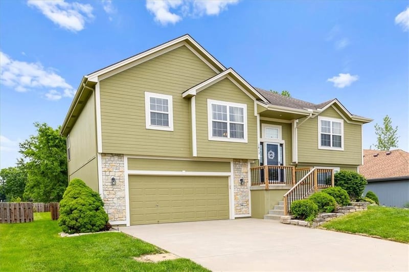 1813 156th St, Basehor, KS 66007