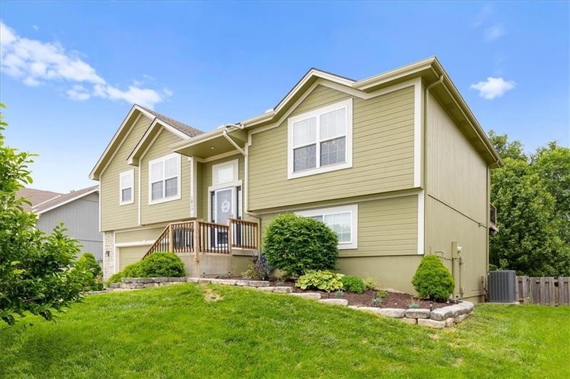 1813 156th St, Basehor, KS 66007