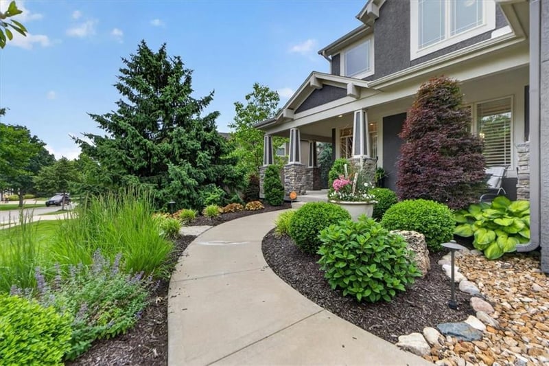 9109 W 156th Pl, Overland Park, KS 66221