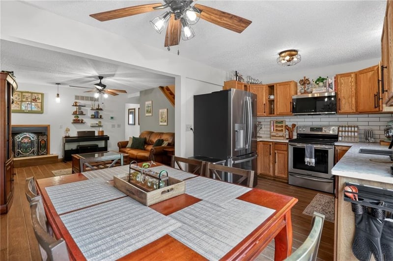 9930 Cherry Dr, Kansas City, MO 64155