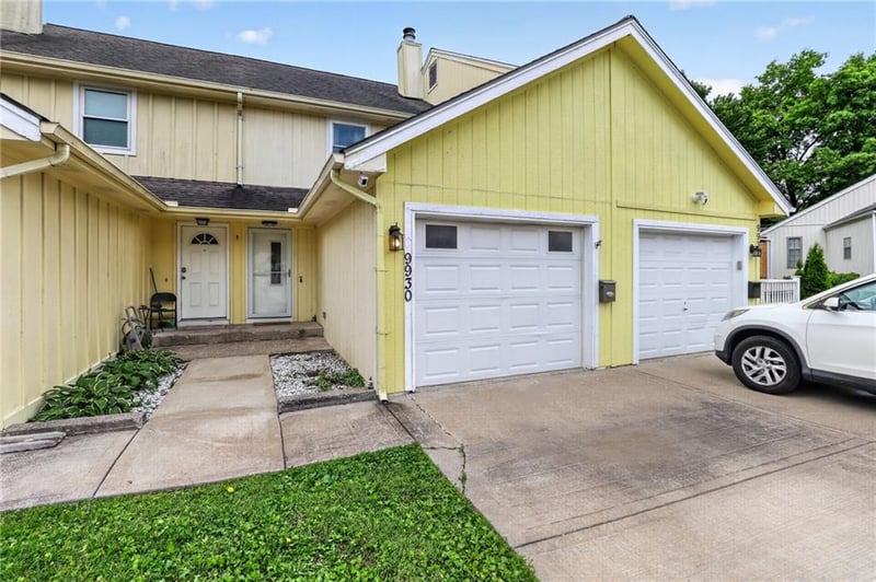 9930 Cherry Dr, Kansas City, MO 64155
