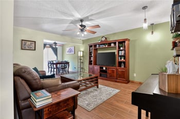 9930 N Cherry Dr, Kansas City, MO 64155