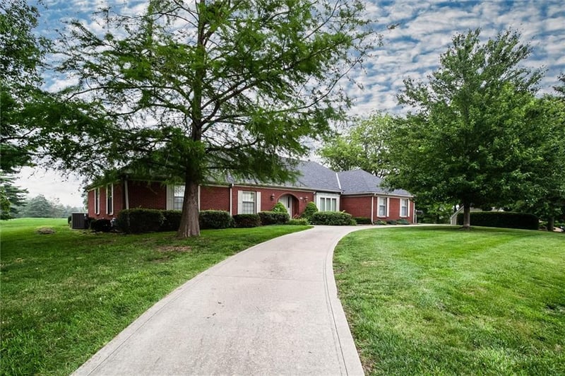 1406 Golf Club Dr, Richmond, MO 64085