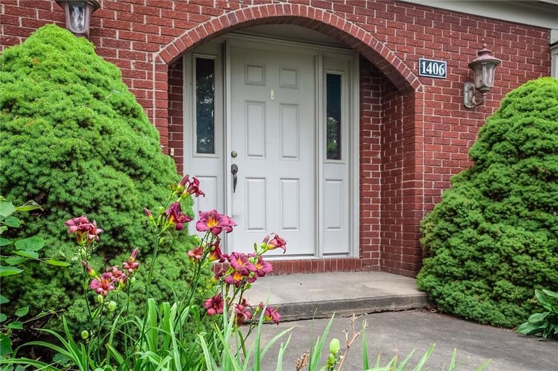 1406 Golf Club Dr, Richmond, MO 64085