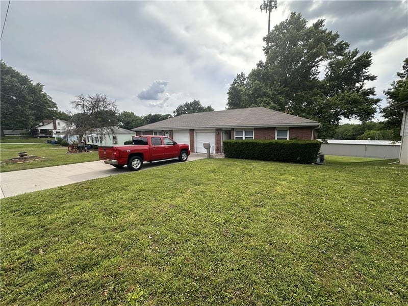 202204 Sterling Ave, Sugar Creek, MO 64054