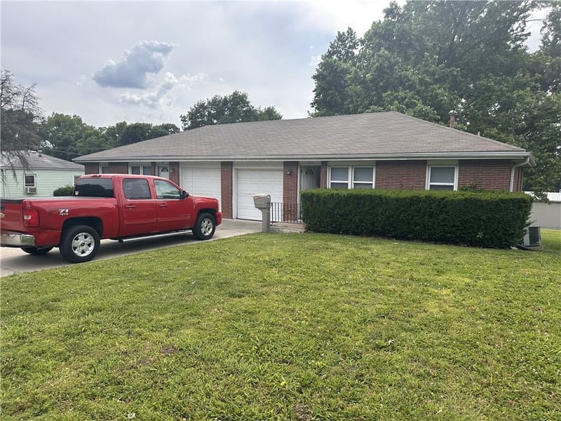 202204 Sterling Ave, Sugar Creek, MO 64054