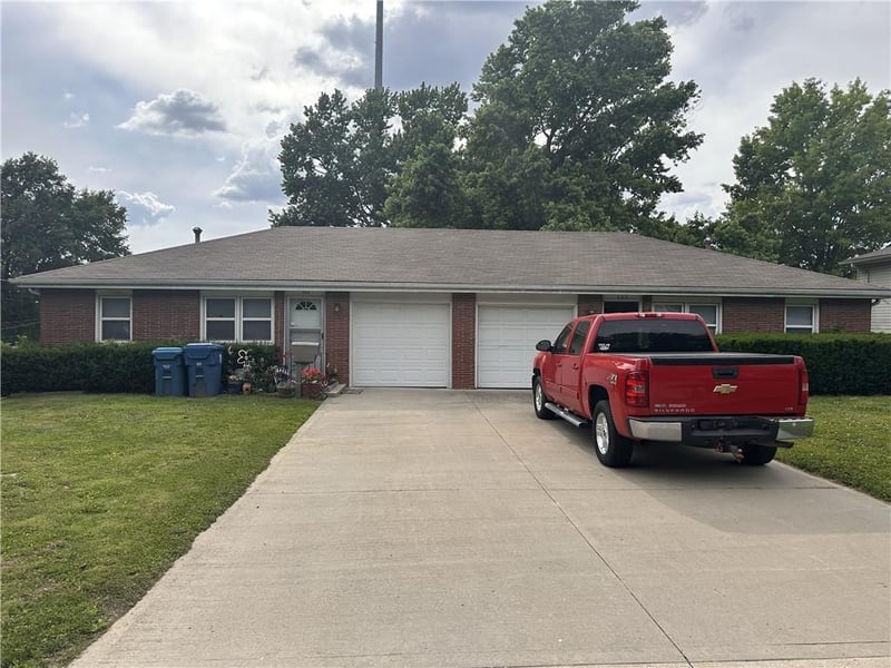 202204 Sterling Ave, Sugar Creek, MO 64054