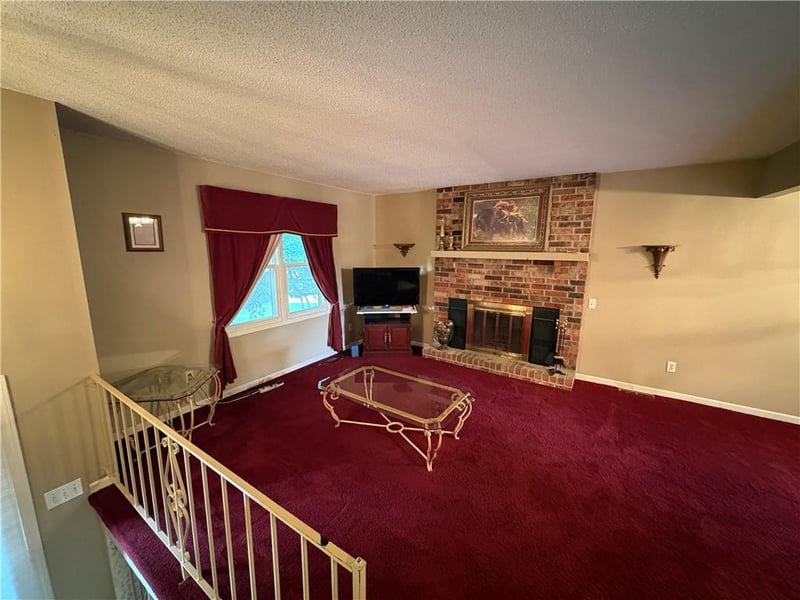 1404 Sandalwood Ct, Blue Springs, MO 64015