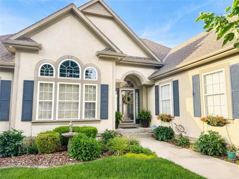 1522 Ventnor Ln, Raymore, MO 64083