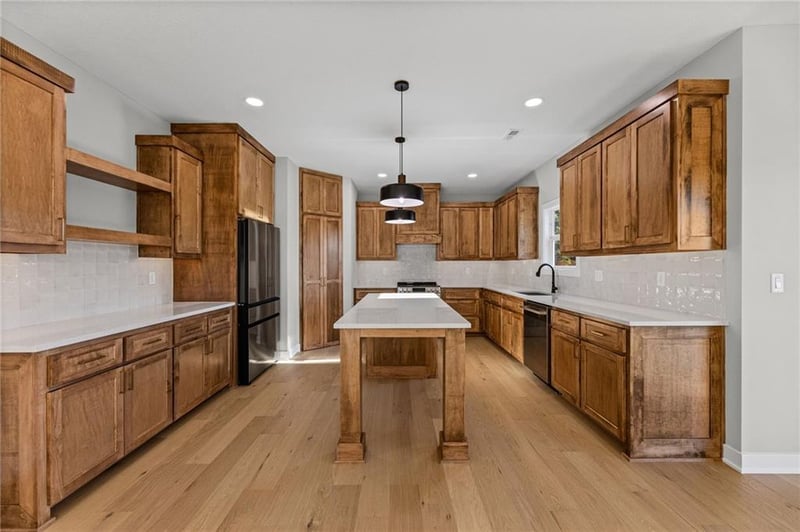 20755 Emerald St, Spring Hill, KS 66083