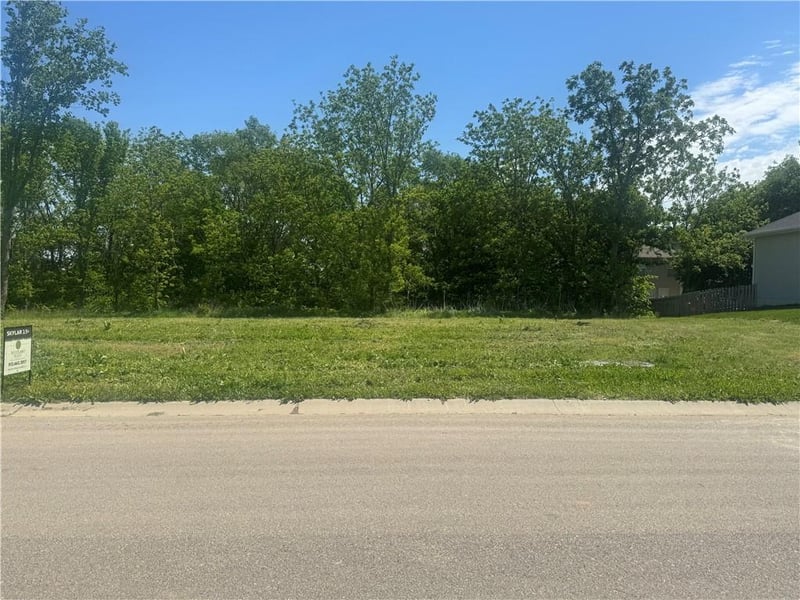 20755 Emerald St, Spring Hill, KS 66083