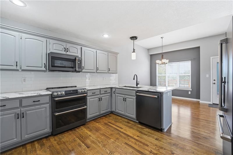 1305 Crystal Creek Pl, Blue Springs, MO 64015