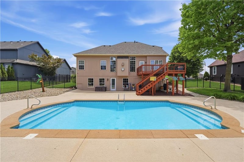 1305 Crystal Creek Pl, Blue Springs, MO 64015