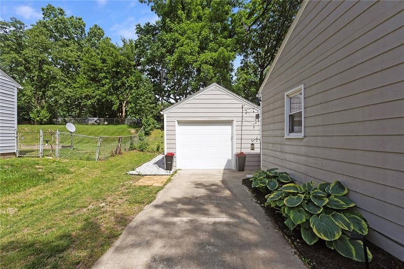 5313 Euclid Ave, Kansas City, MO 64119