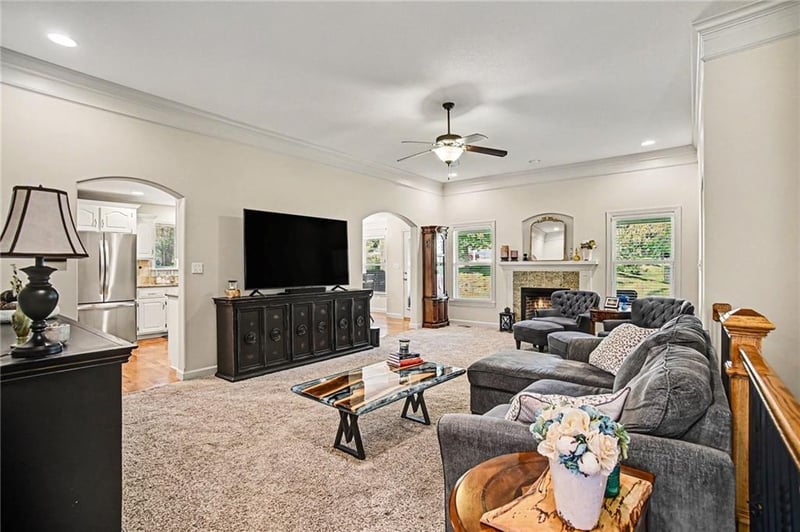 98 Continental St, Lansing, KS 66043