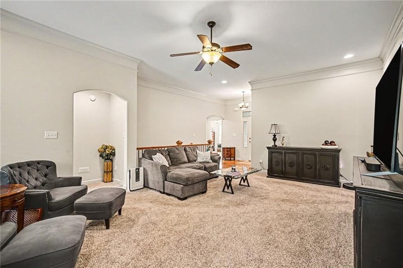 98 Continental St, Lansing, KS 66043