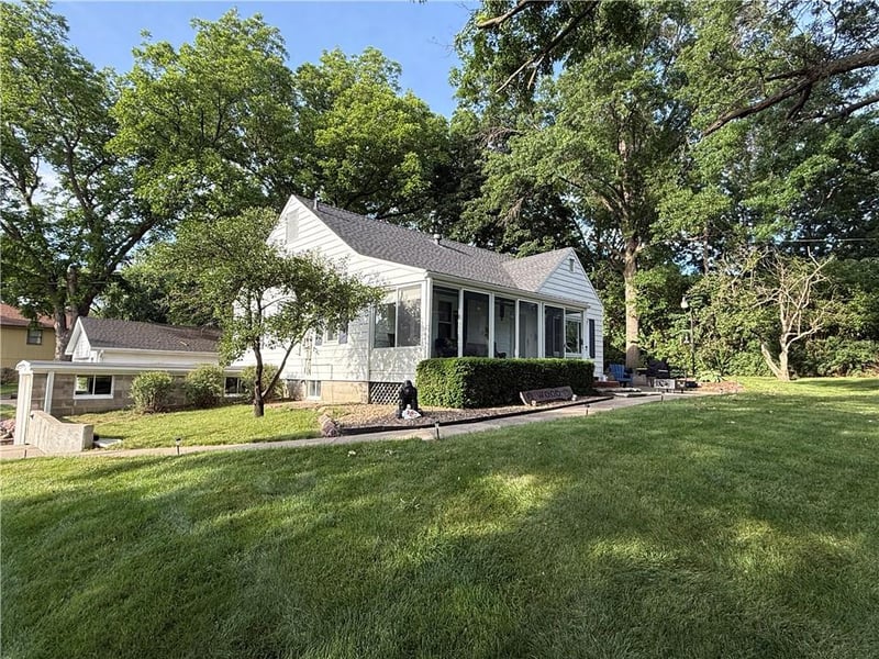 1514 Vilas St, Leavenworth, KS 66048