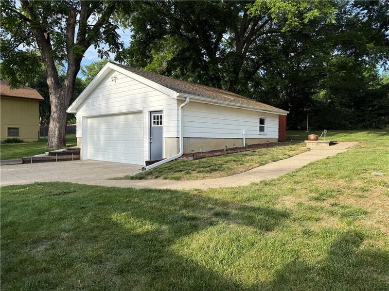 1514 Vilas St, Leavenworth, KS 66048