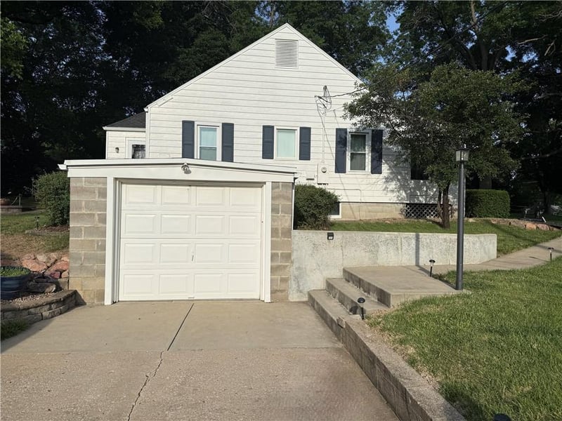 1514 Vilas St, Leavenworth, KS 66048