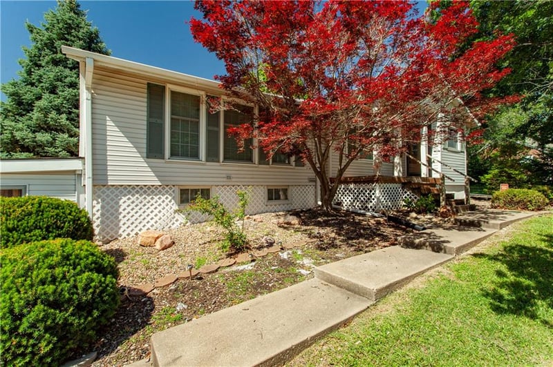 15800 E Salisbury Rd, Independence, MO 64050