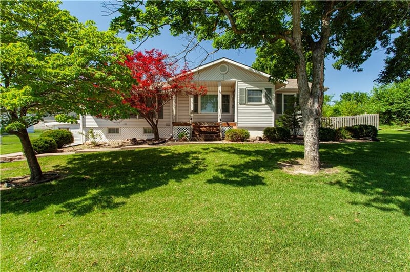15800 Salisbury Rd, Independence, MO 64050