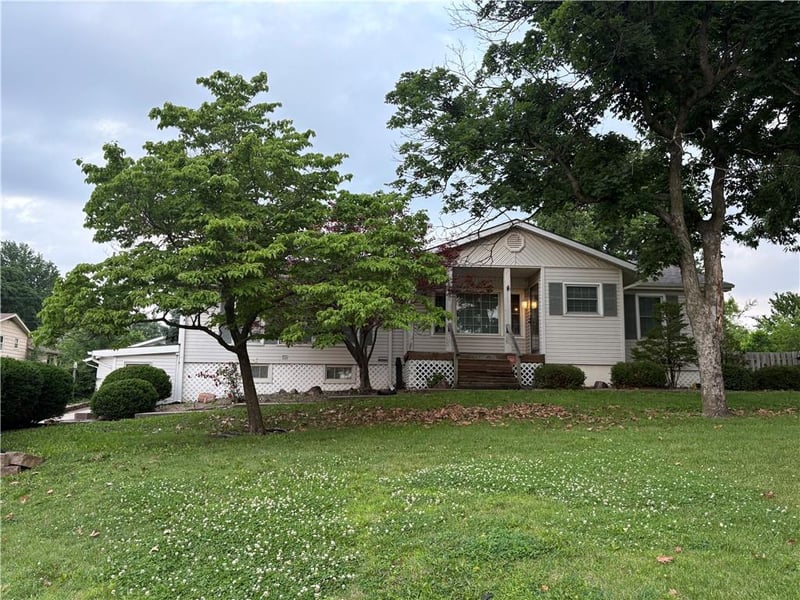 15800 Salisbury Rd, Independence, MO 64050