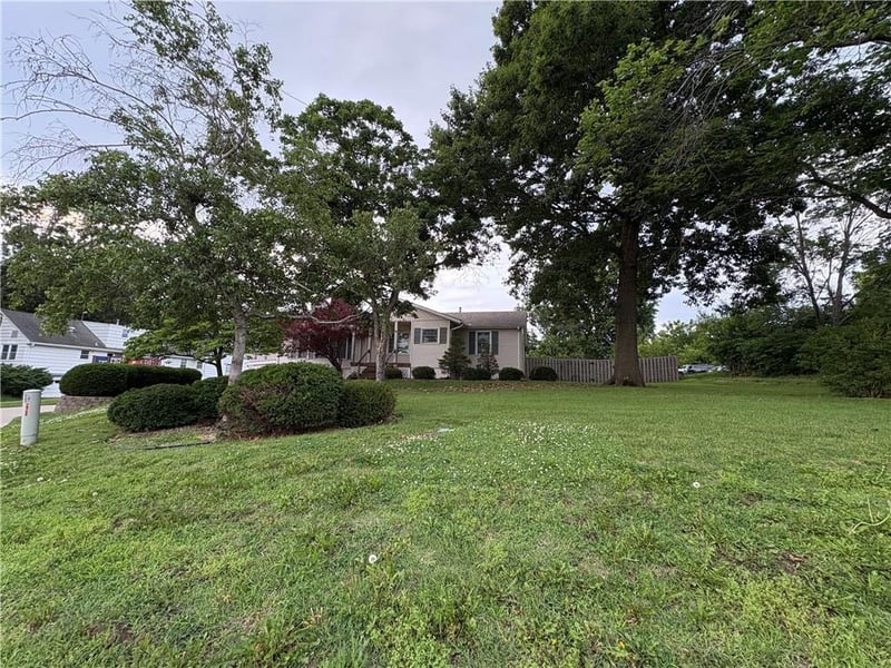 15800 Salisbury Rd, Independence, MO 64050