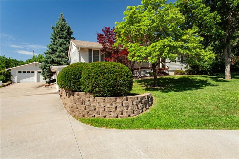 15800 Salisbury Rd, Independence, MO 64050