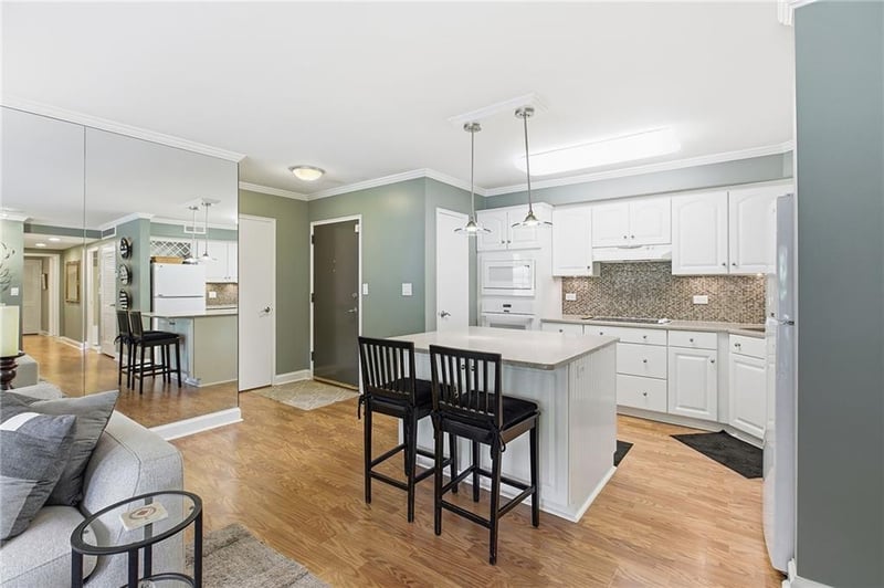 310 49th St #206, Kansas City, MO 64112