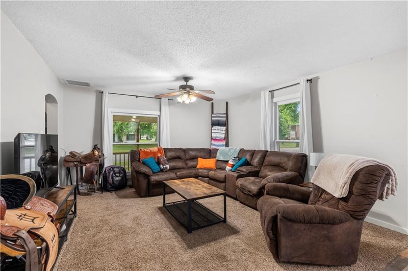 426 Walnut St, Nevada, MO 64772