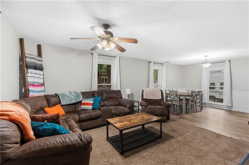 426 Walnut St, Nevada, MO 64772