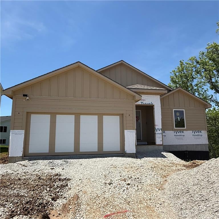 2002 Oak Ridge Dr, Oak Grove, MO 64075