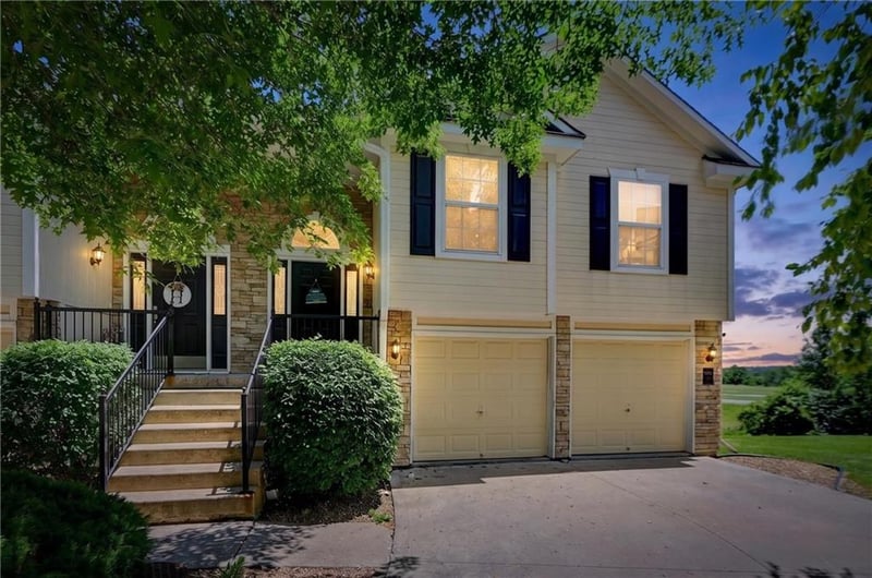 1215 Ashley Ln, Grain Valley, MO 64029