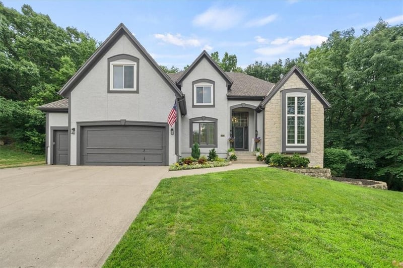 5812 Hickory Pl, Parkville, MO 64152