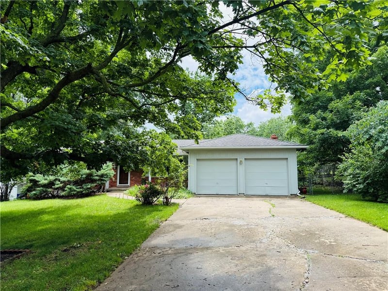 11719 W 54th St, Shawnee, KS 66203