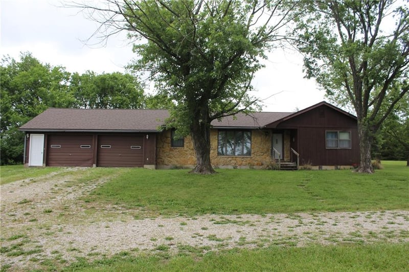 1470 Texas Rd, Iola, KS 66749