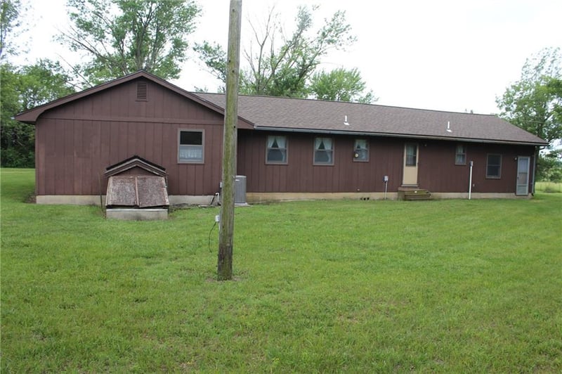 1470 Texas Rd, Iola, KS 66749