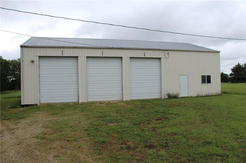 1470 Texas Rd, Iola, KS 66749